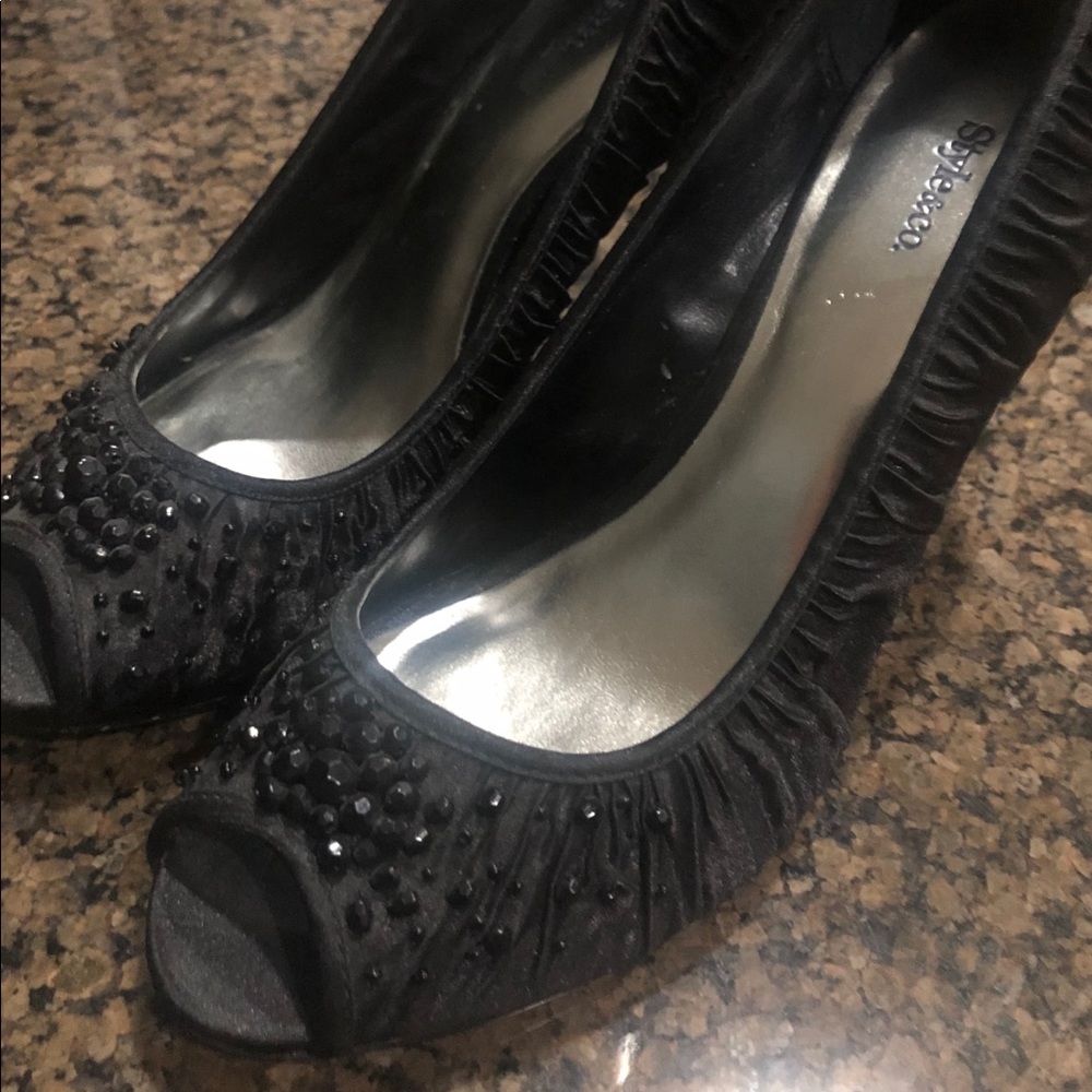 Black peep toe heals.